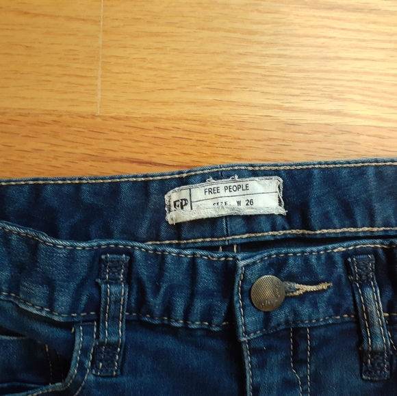 Free People Dark Wash Skinny Jeans Size 26 - Picture 2 of 4